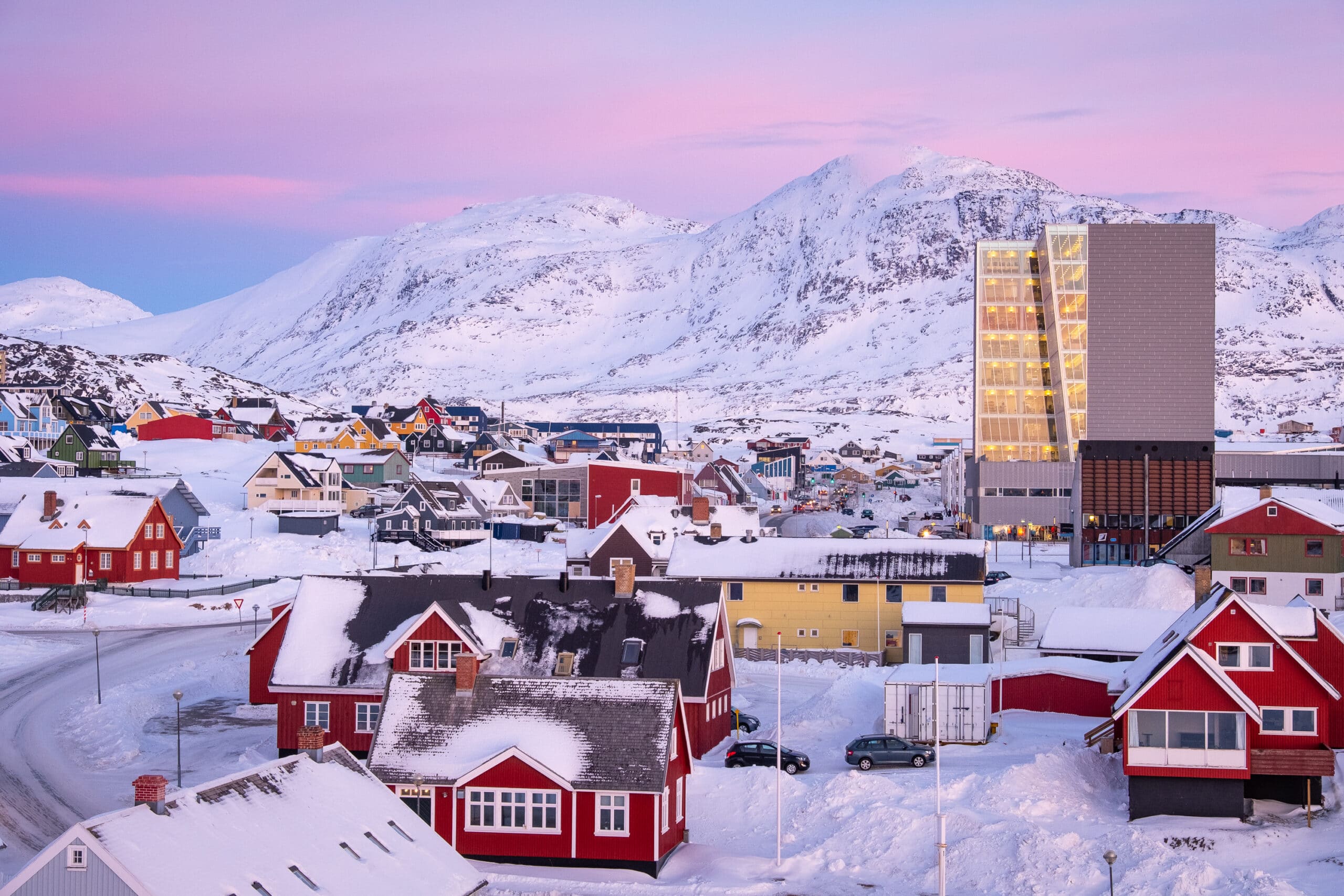 Vận tải hàng không từ TP HCM đi Nuuk (Greenland)