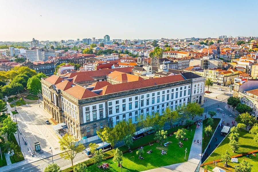 Đại học Porto là ngôi trường đại học lớn thứ hai Bồ Đào Nha.