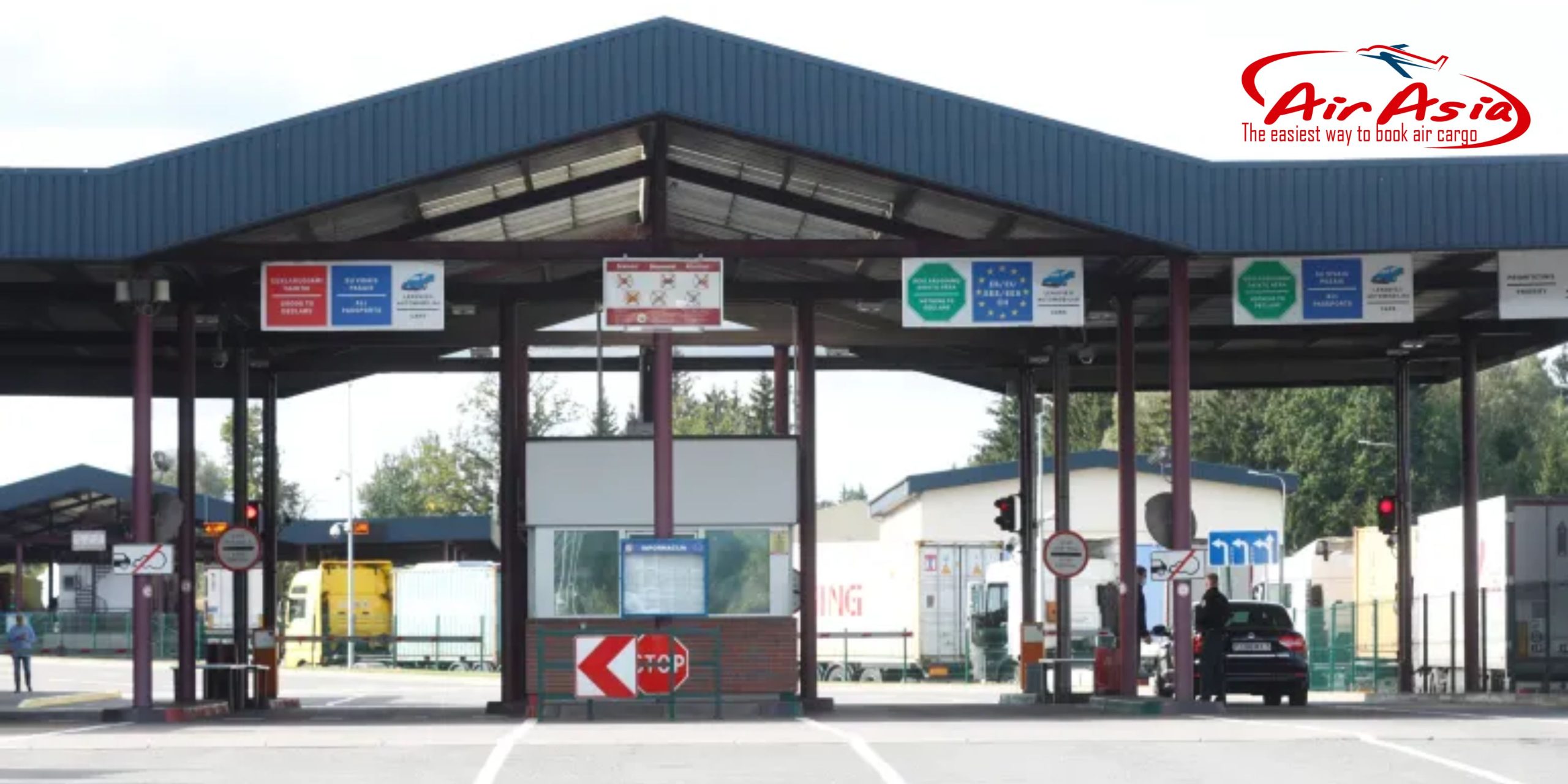 Phương tiện di chuyển qua cửa khẩu Medininkai ở Medininkai, Litva. Ảnh: Reuters