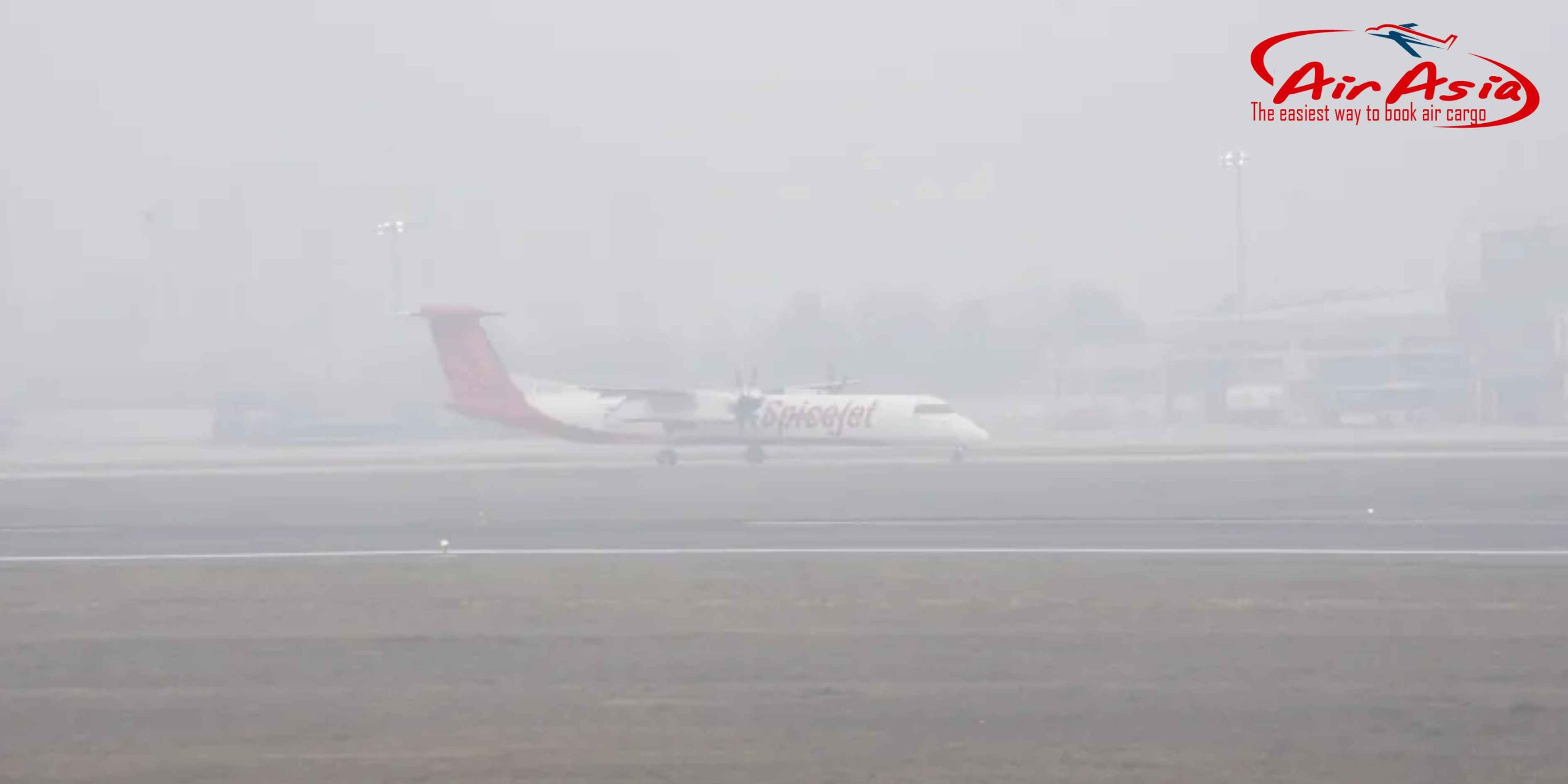 SƯƠNG MÙ DÀY ĐẶC KHIẾN HÀNG TRĂM CHUYẾN BAY BỊ HỦY VÀ CHẬM TẠI SÂN BAY DELHI