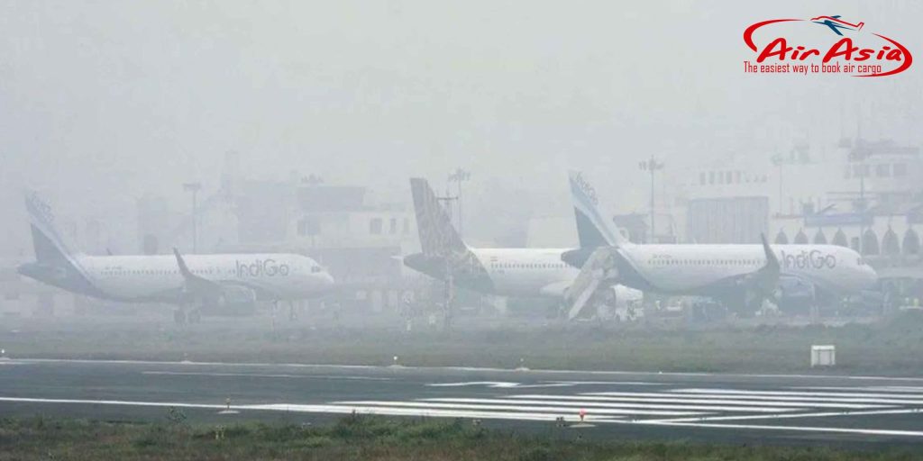 SƯƠNG MÙ DÀY ĐẶC KHIẾN HÀNG TRĂM CHUYẾN BAY BỊ HỦY VÀ CHẬM TẠI SÂN BAY DELHI