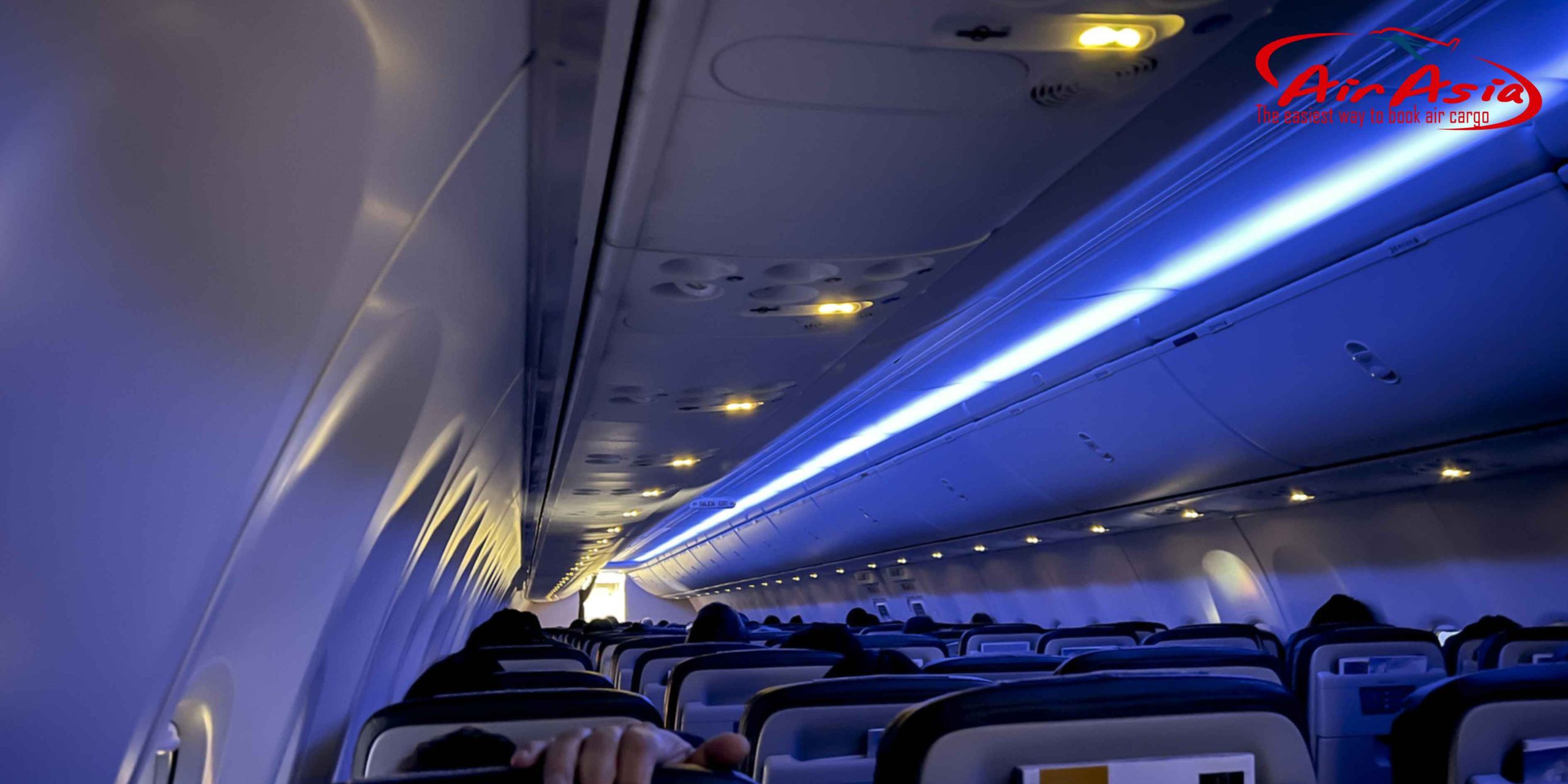 TẠI SAO ĐÈN TRONG CABIN MÁY BAY ĐƯỢC GIẢM ÁNH SÁNG KHI CẤT CÁNH VÀ HẠ CÁNH?