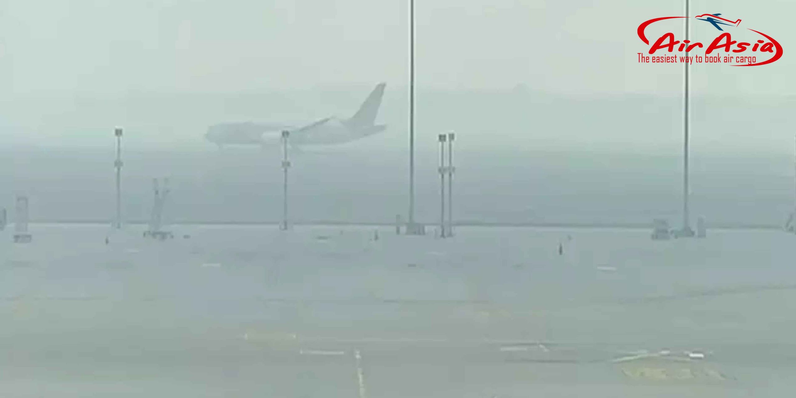 SƯƠNG MÙ DÀY ĐẶC KHIẾN HÀNG TRĂM CHUYẾN BAY BỊ HỦY VÀ CHẬM TẠI SÂN BAY DELHI