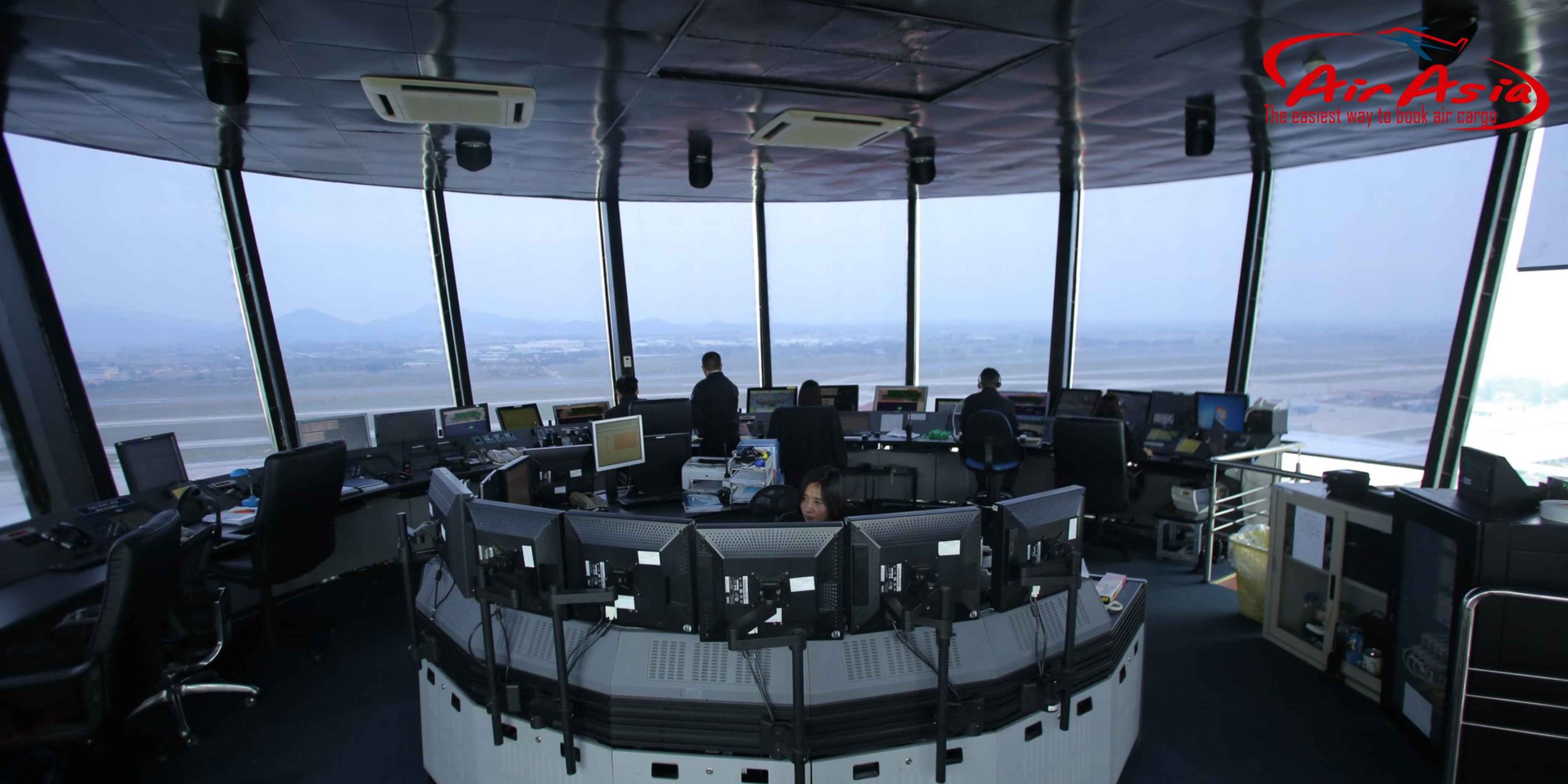 ĐÀI KIỂM SOÁT KHÔNG LƯU LÀM NHIỆM VỤ GÌ? VAI TRÒ SỐNG CÒN TRONG AN TOÀN HÀNG KHÔNG