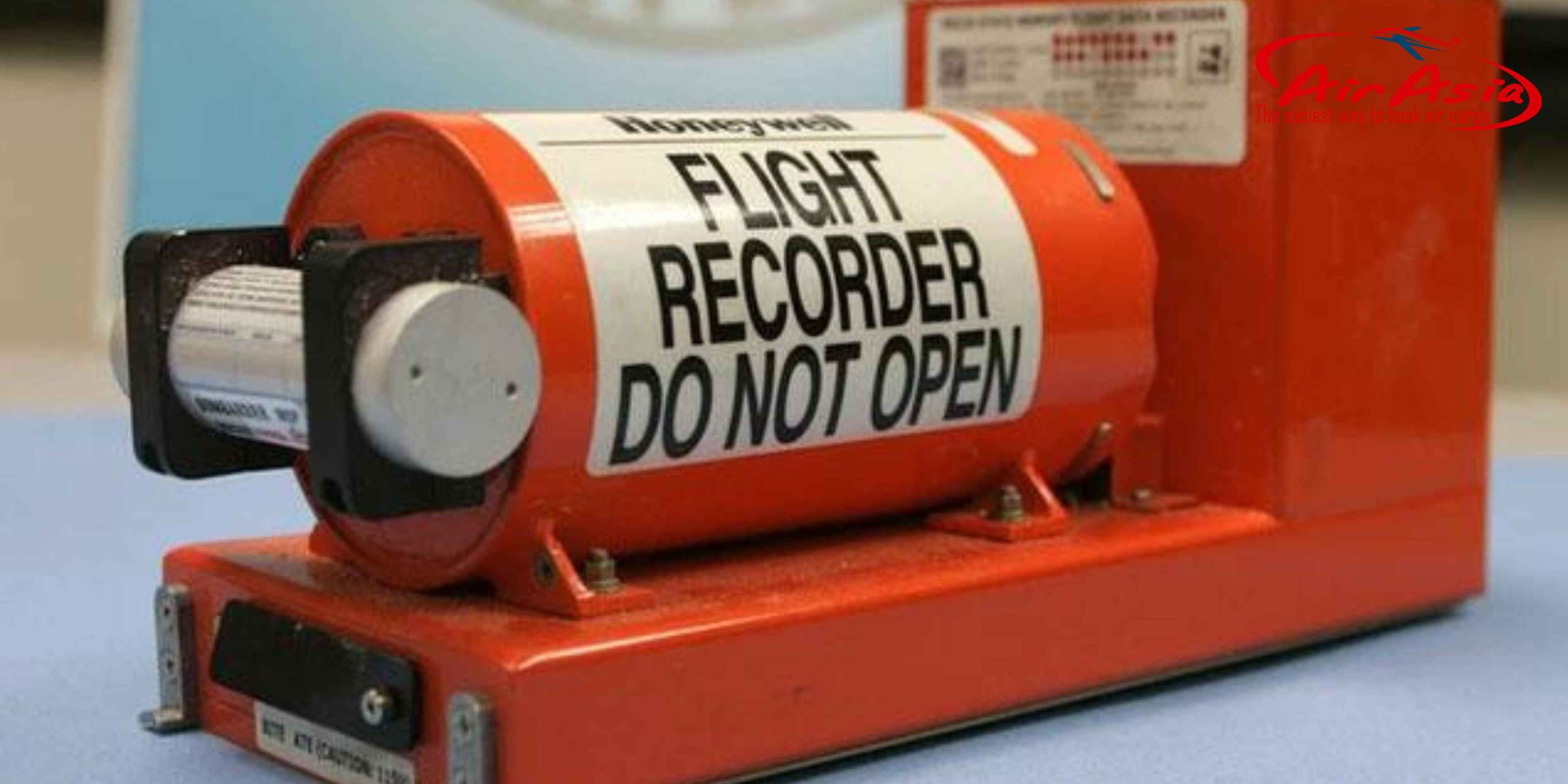  Hộp Đen Máy Bay Là Gì? Sự Thật Bất Ngờ Không Phải Ai Cũng Biết